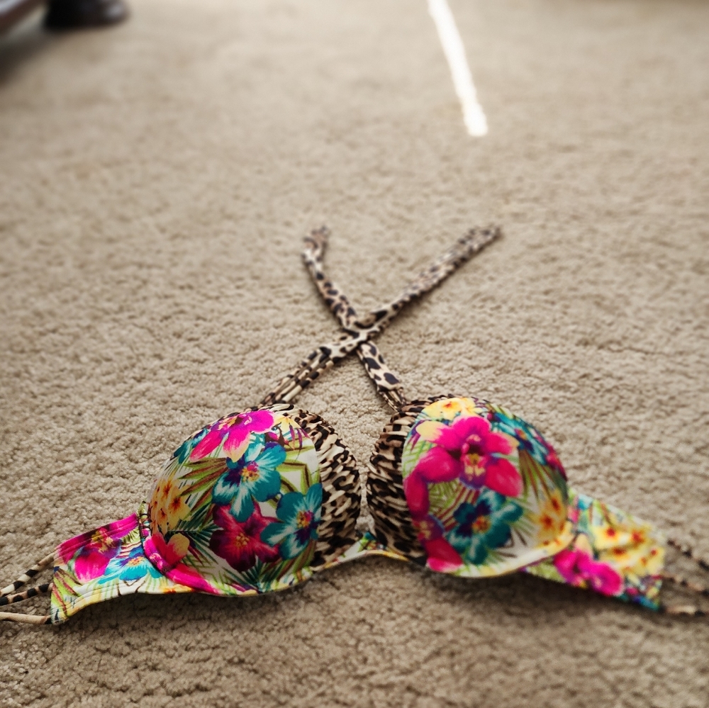 Victoria Secret Bombshell bathing suit top 34D